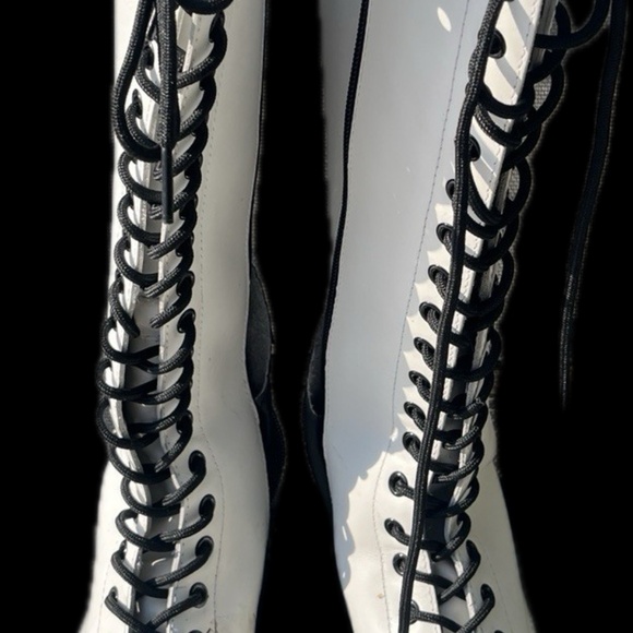 Dr. Martens Britain US8 - Picture 1 of 7